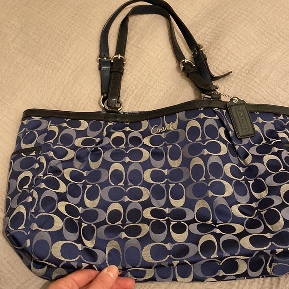 COACH vintage shoulder bag in very good condition. - Picture 3 of 15